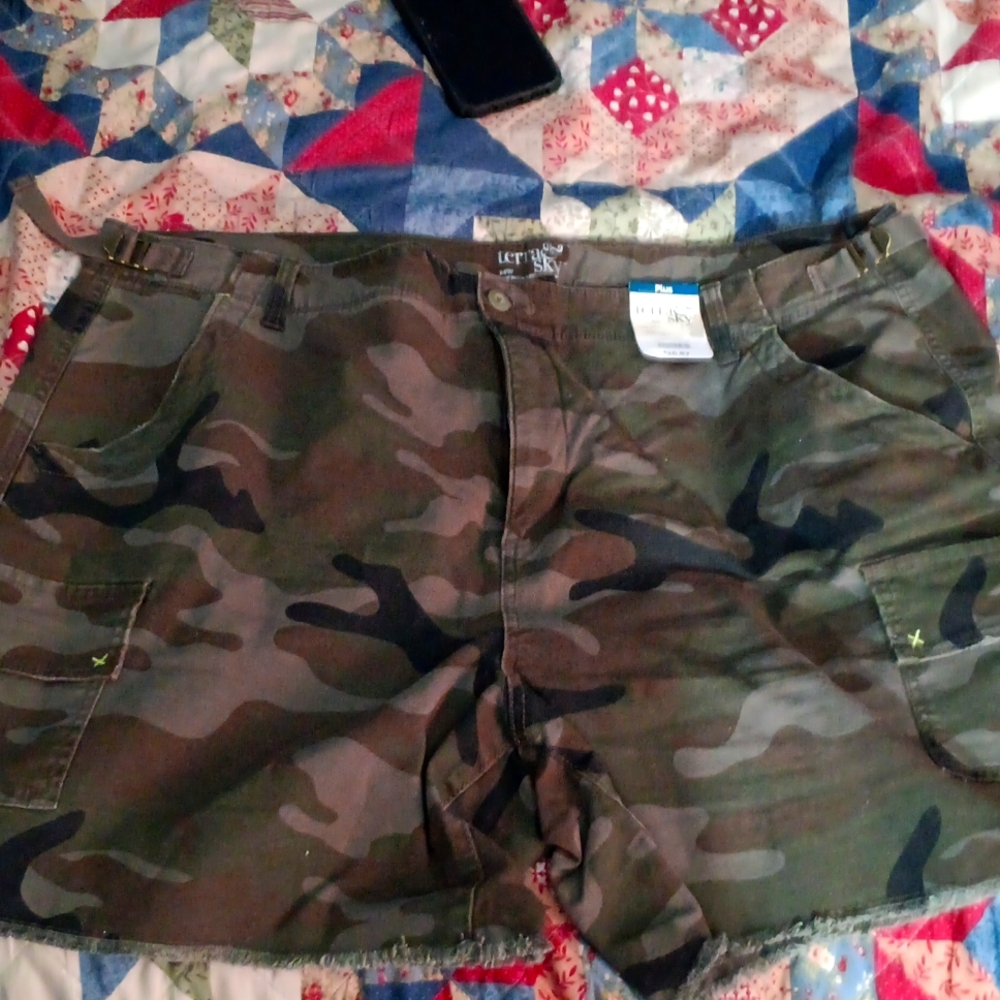 Women's plus size camo shorts
